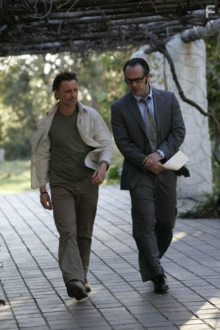 Robert Carlyle and Gil Bellows in 24: Искупление (2008)