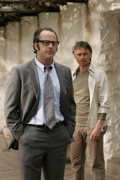 Robert Carlyle and Gil Bellows in 24: Искупление (2008)