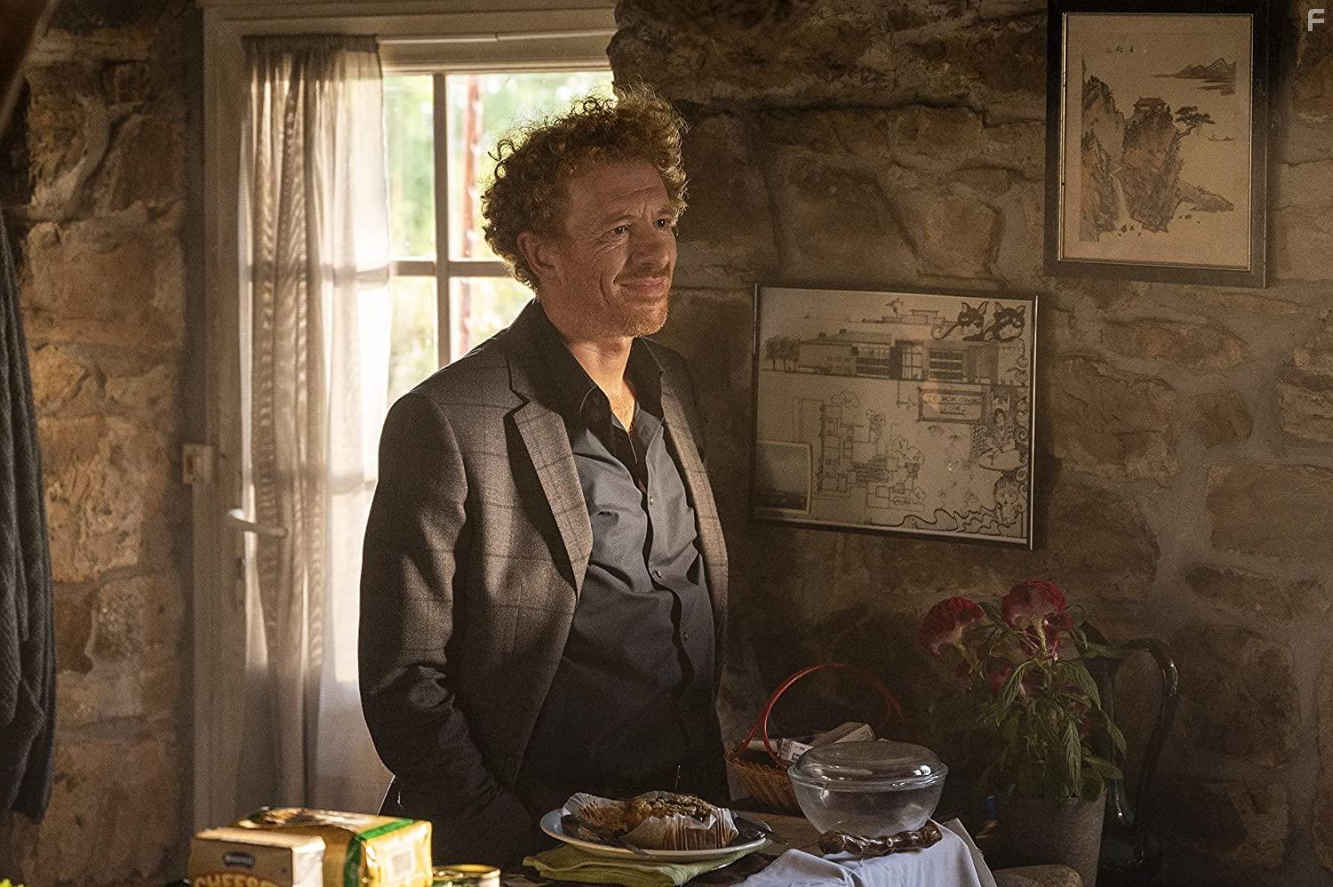 Sharif Andoura in Les jeunes amants (2021)