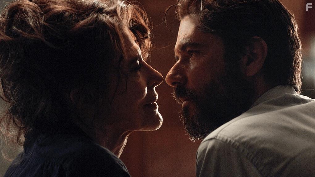 Fanny Ardant and Melvil Poupaud in Les jeunes amants (2021)