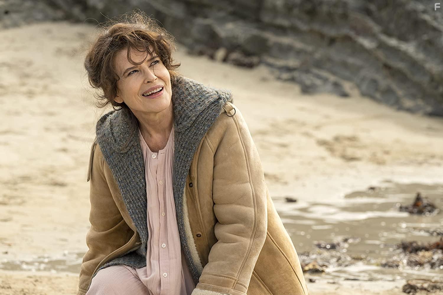 Fanny Ardant in Les jeunes amants (2021)