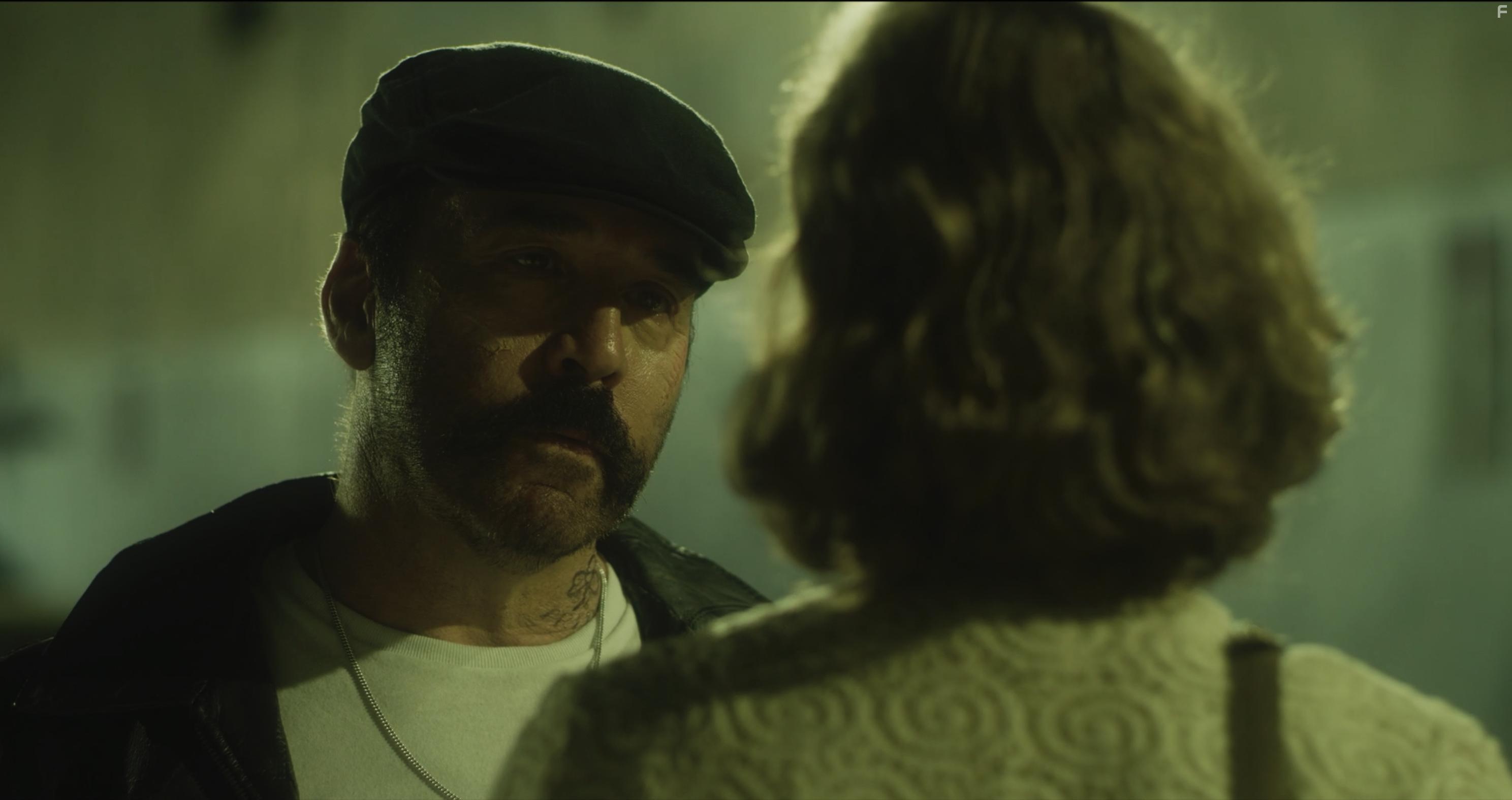 Jeremy Piven and Anastasiya Mitrunen in The Walk (2022)