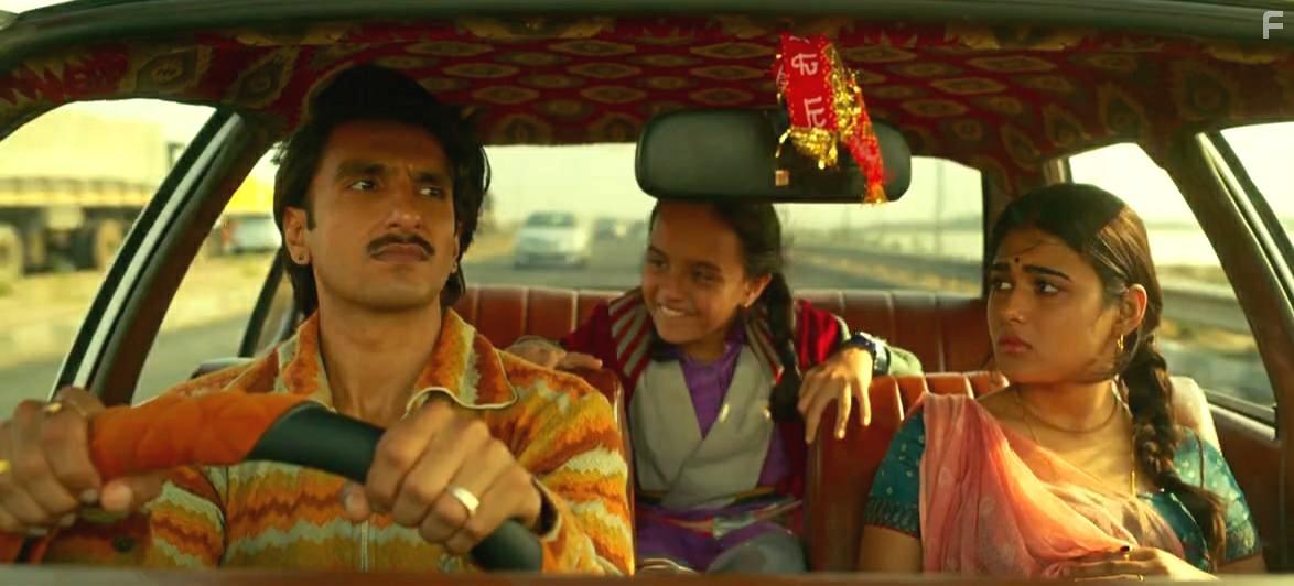 Ranveer Singh and Shalini Pandey in Jayeshbhai Jordaar (2022)