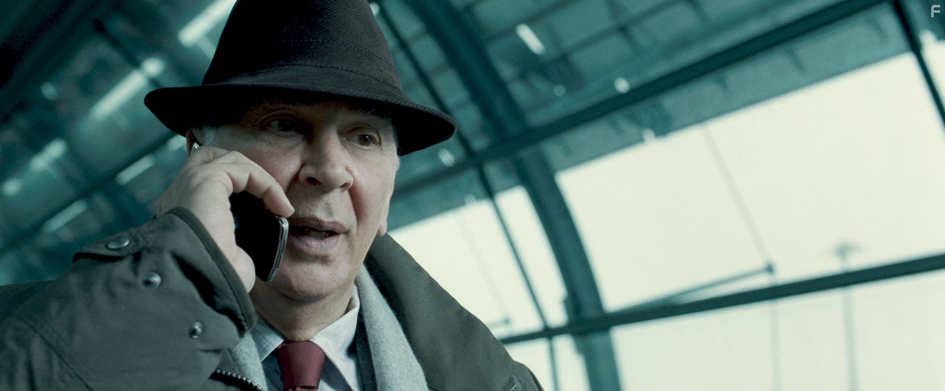 Frank Langella in Неизвестный (2011)