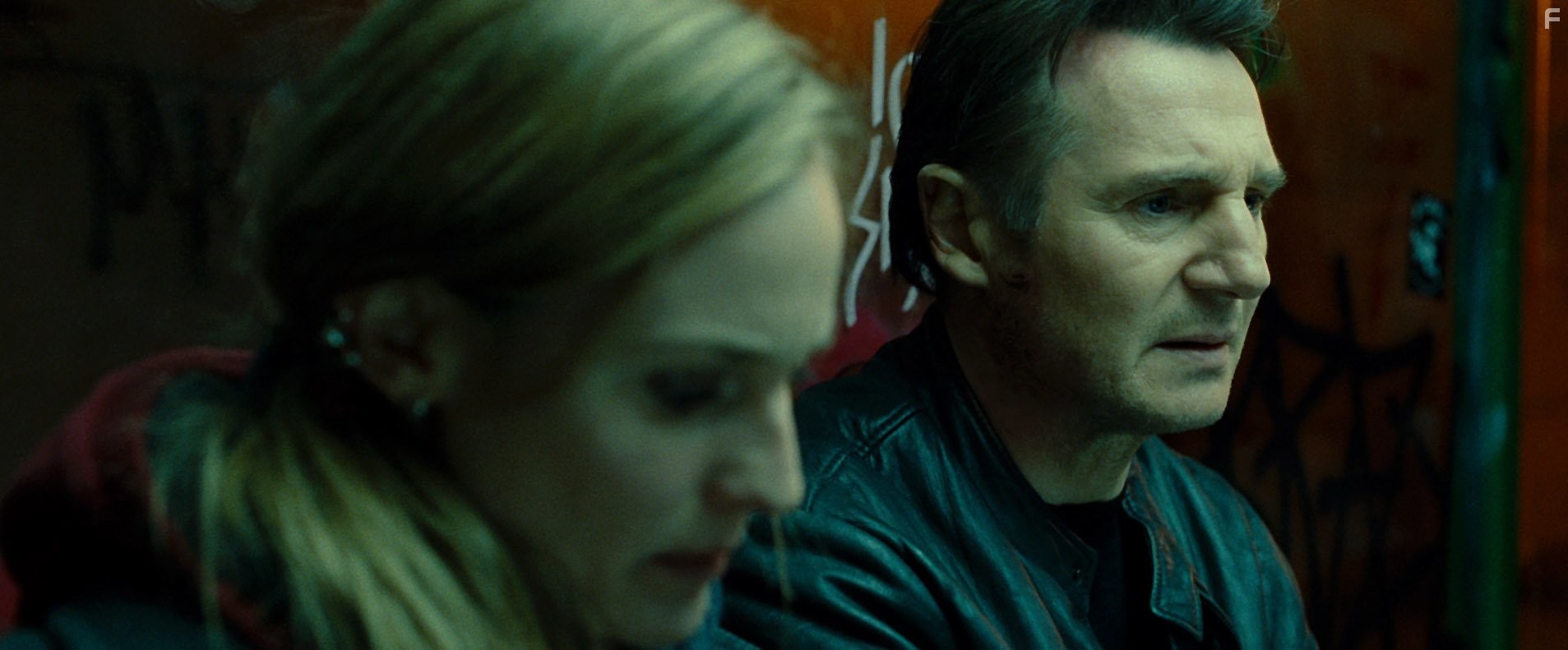 Liam Neeson and Diane Kruger in Неизвестный (2011)