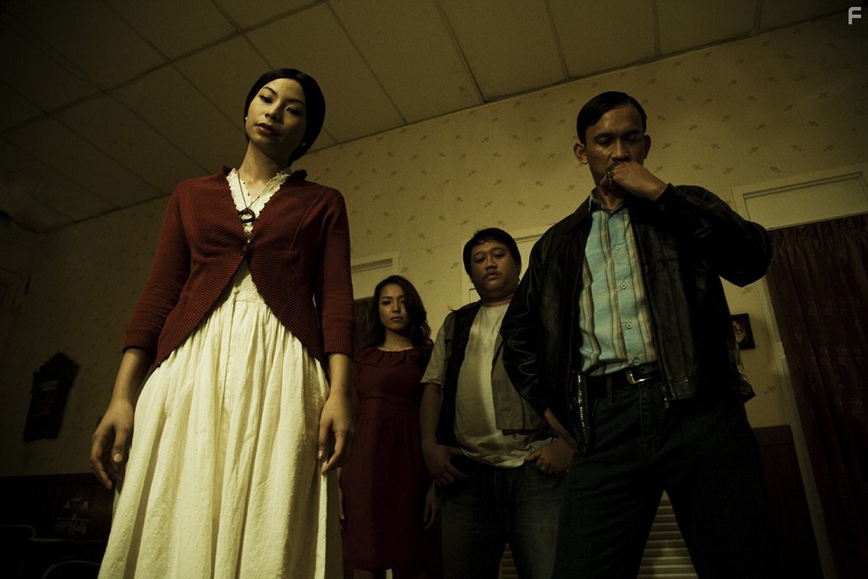 Shareefa Daanish and Imelda Therinne in Дара (2009)