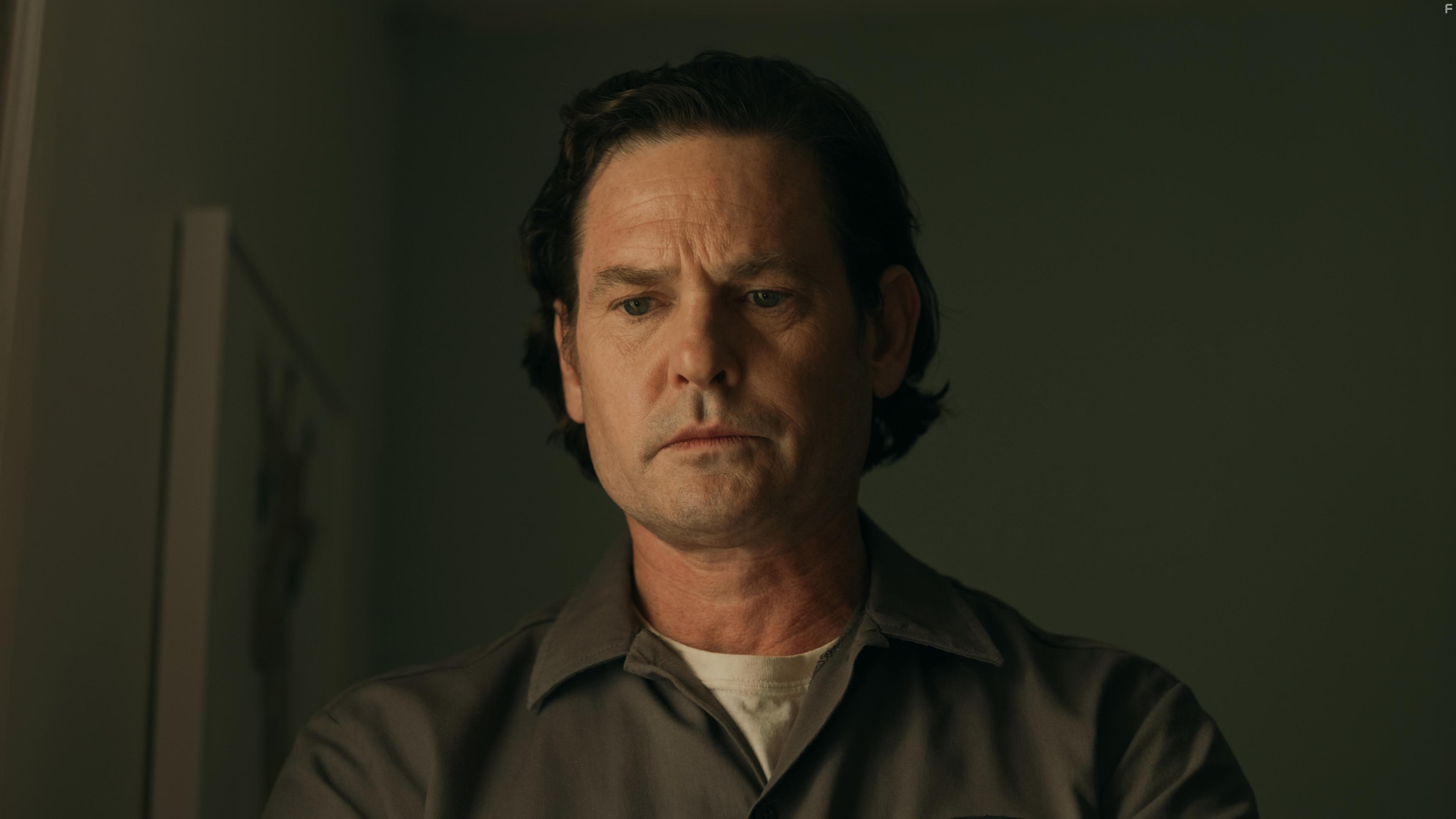 Henry Thomas in Crawlspace (2022)