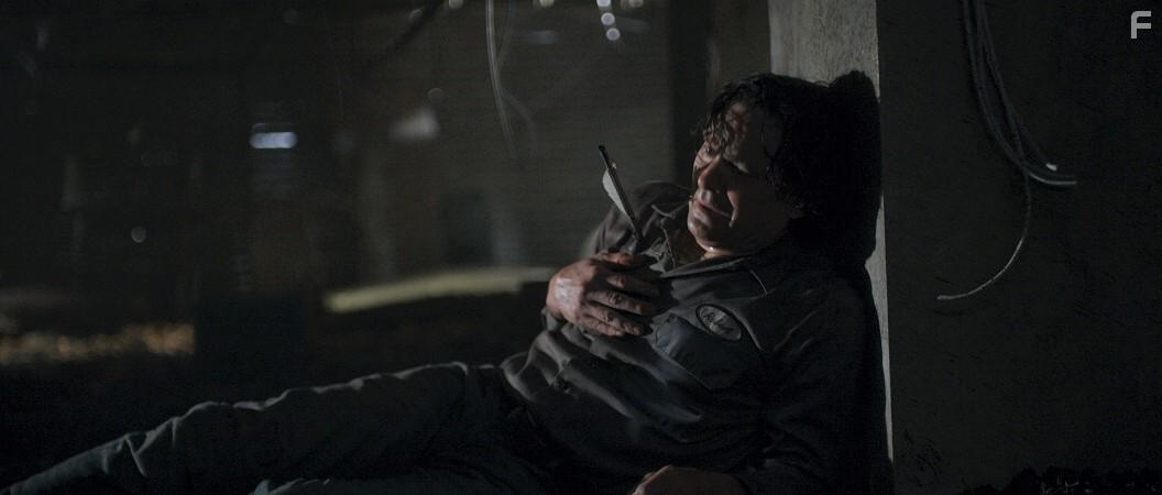 Henry Thomas in Crawlspace (2022)