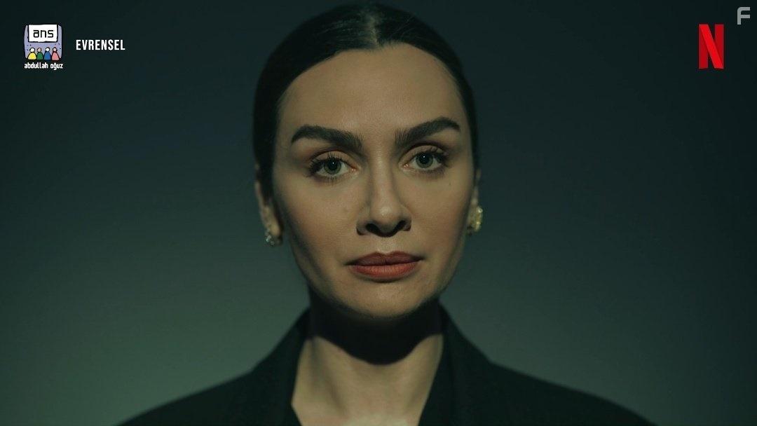 Birce Akalay in Mezarlik (2022)