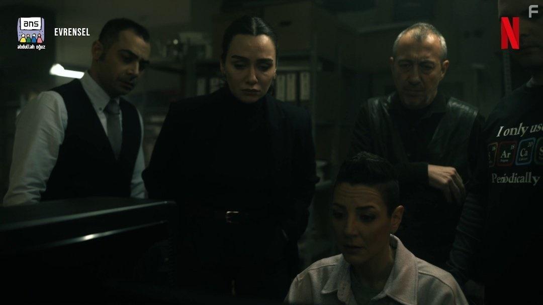 Berna ztrk, Sehsuvar Aktas, Birce Akalay, and Olgun Toker in Mezarlik (2022)