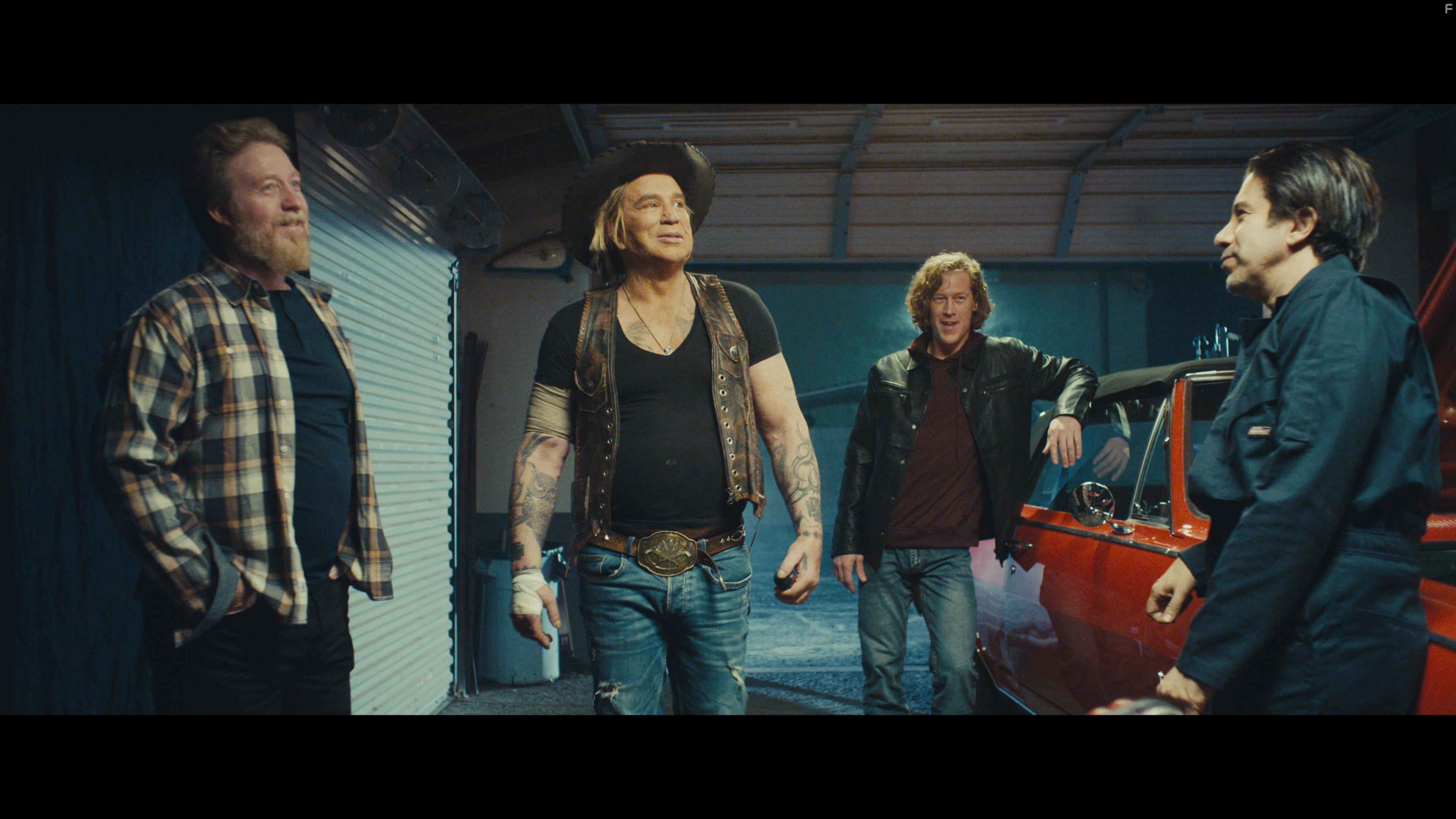 Mickey Rourke, Cord Newman, Gianni Capaldi, and Matthew Van Wettering in The Commando (2022)