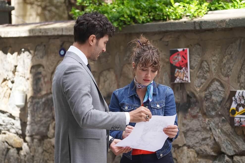 Deniz Isin and Ilhan Sen in Sevmek Zamani (2022)