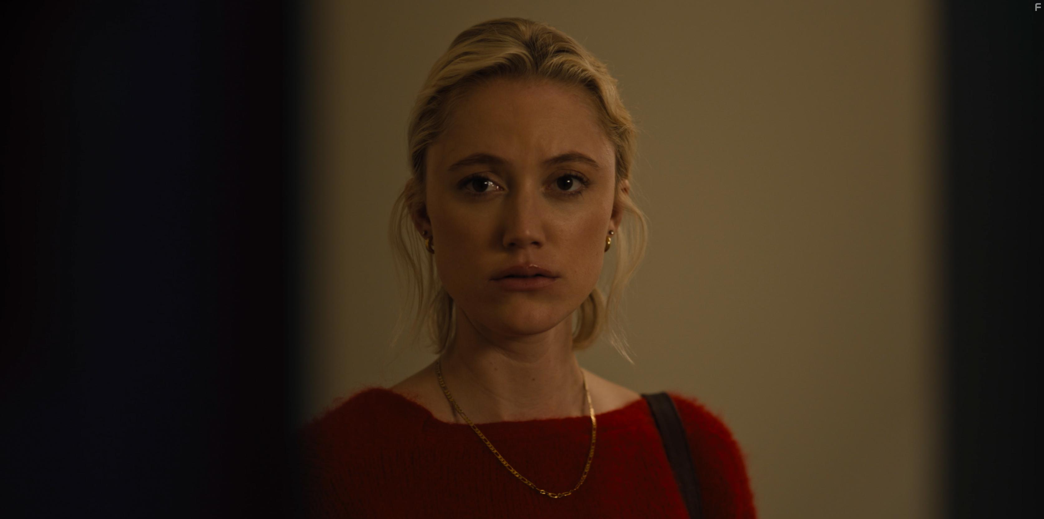 Maika Monroe in Watcher (2022)