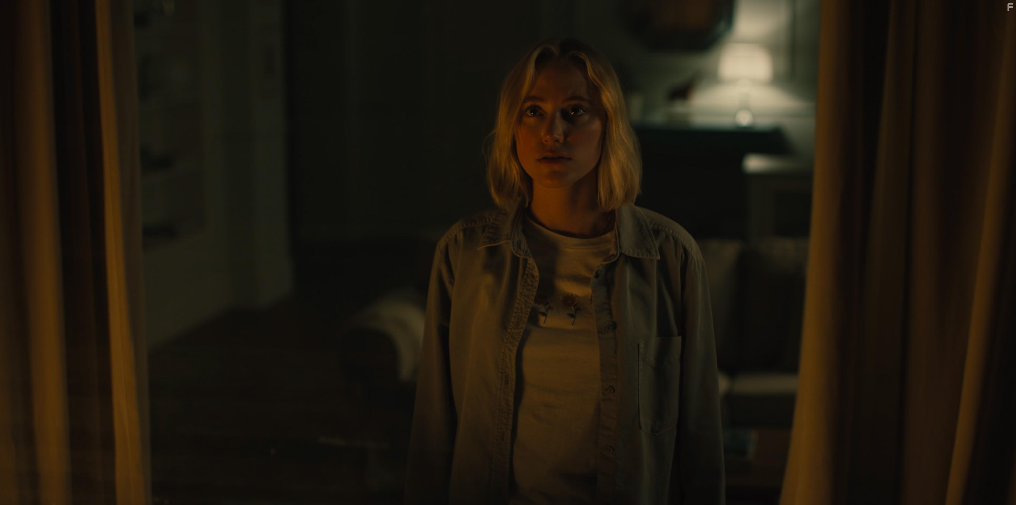 Maika Monroe in Watcher (2022)