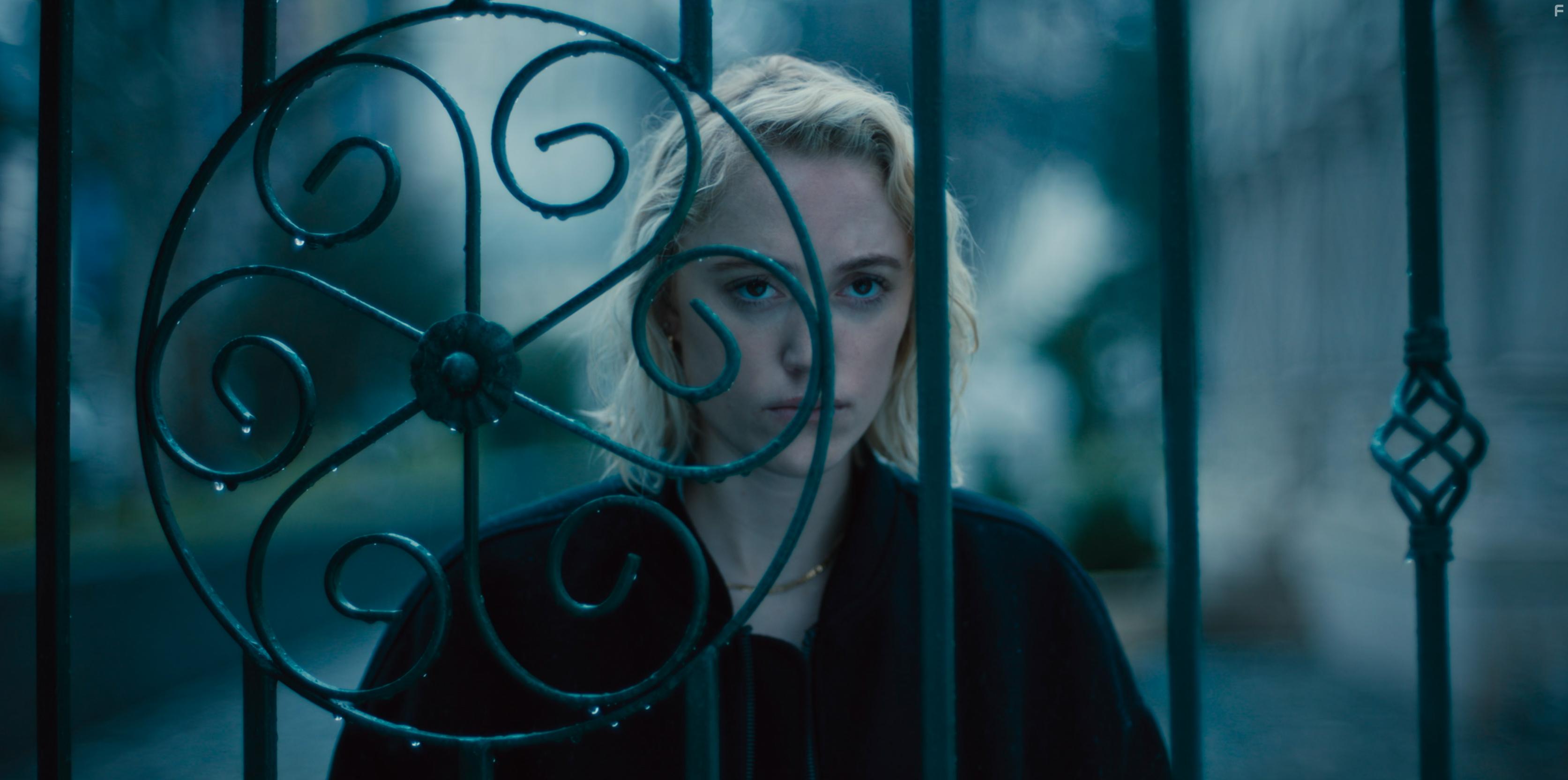 Maika Monroe in Watcher (2022)