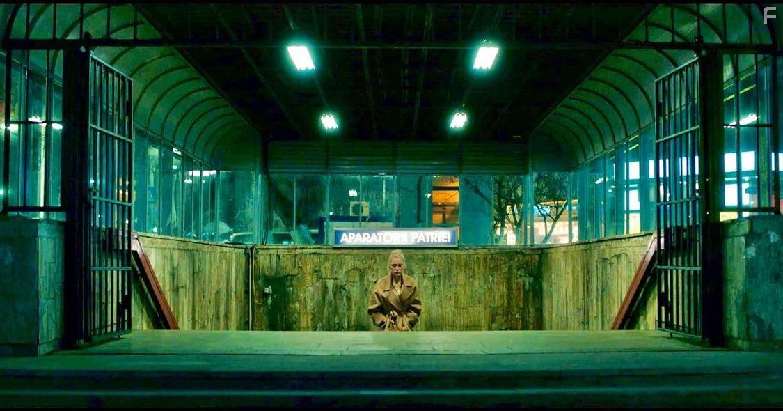 Maika Monroe in Watcher (2022)