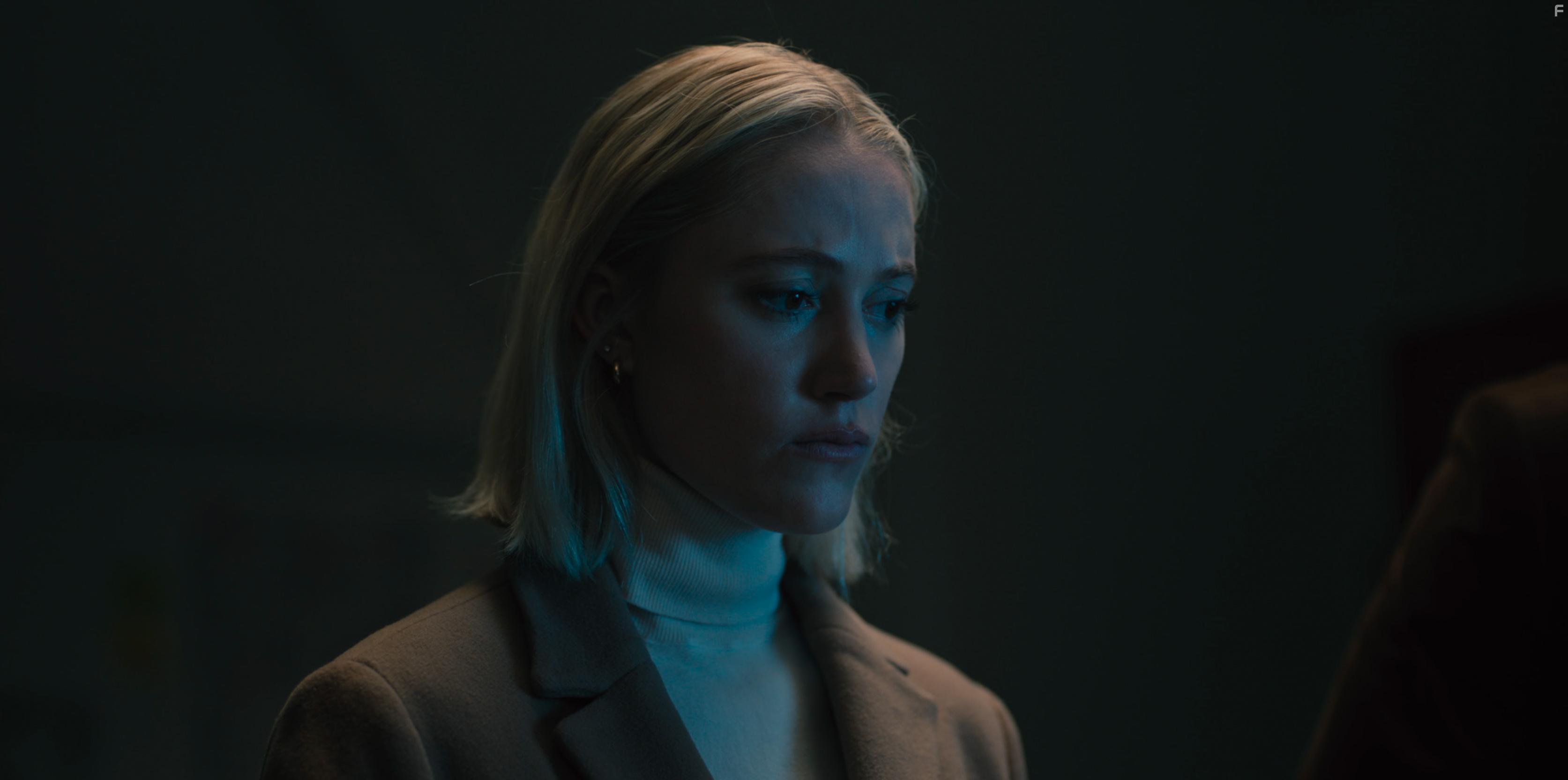 Maika Monroe in Watcher (2022)