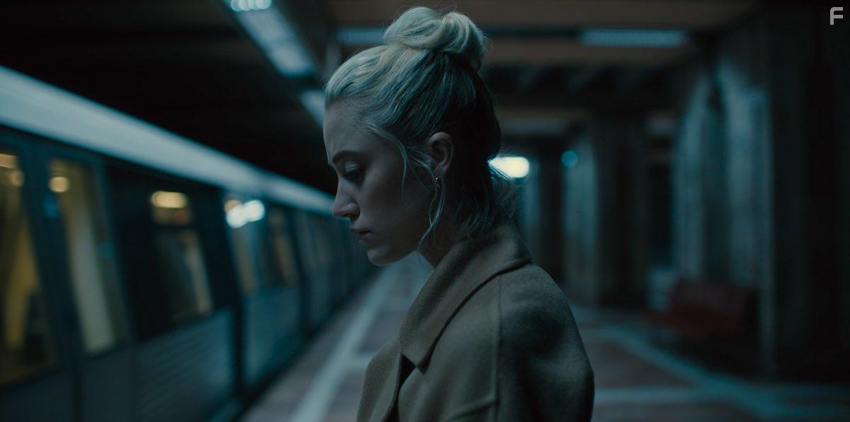 Maika Monroe in Watcher (2022)