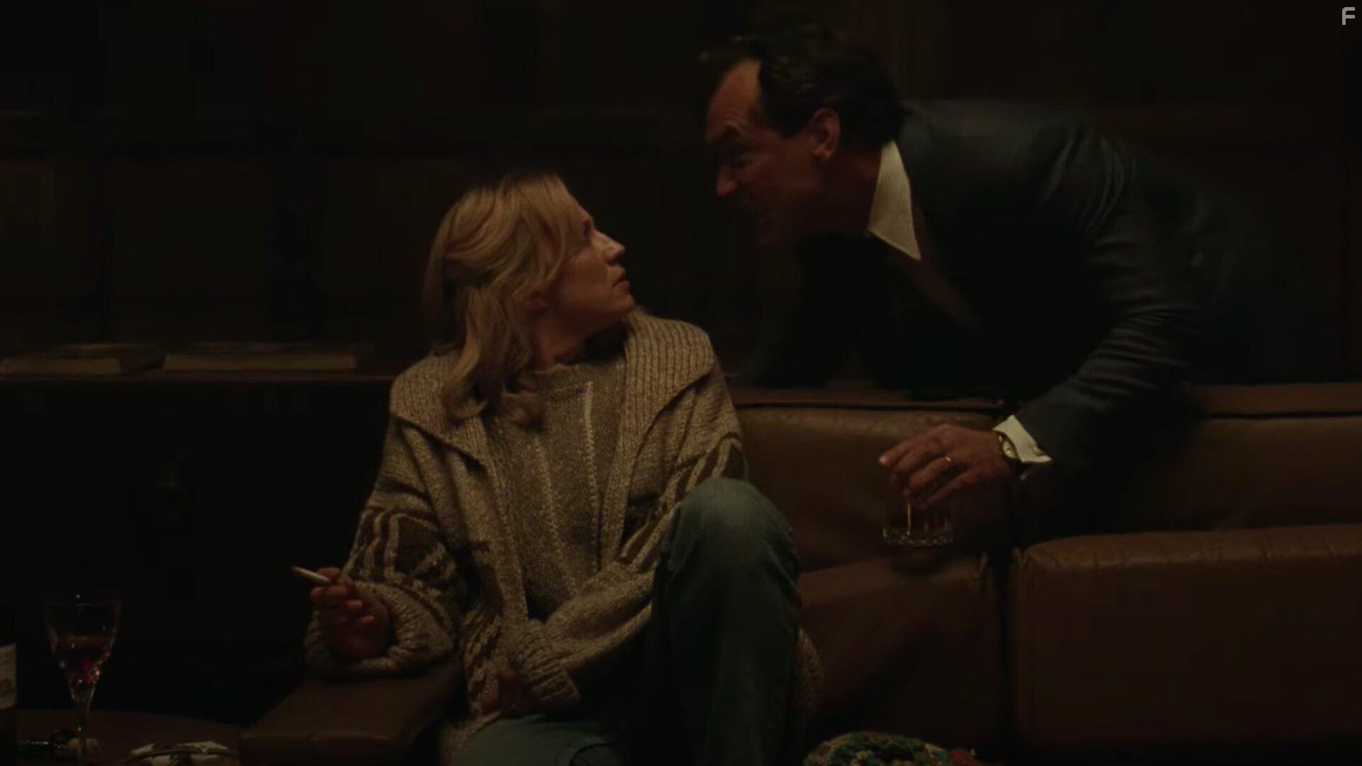 Jude Law and Carrie Coon in The Nest (2020)