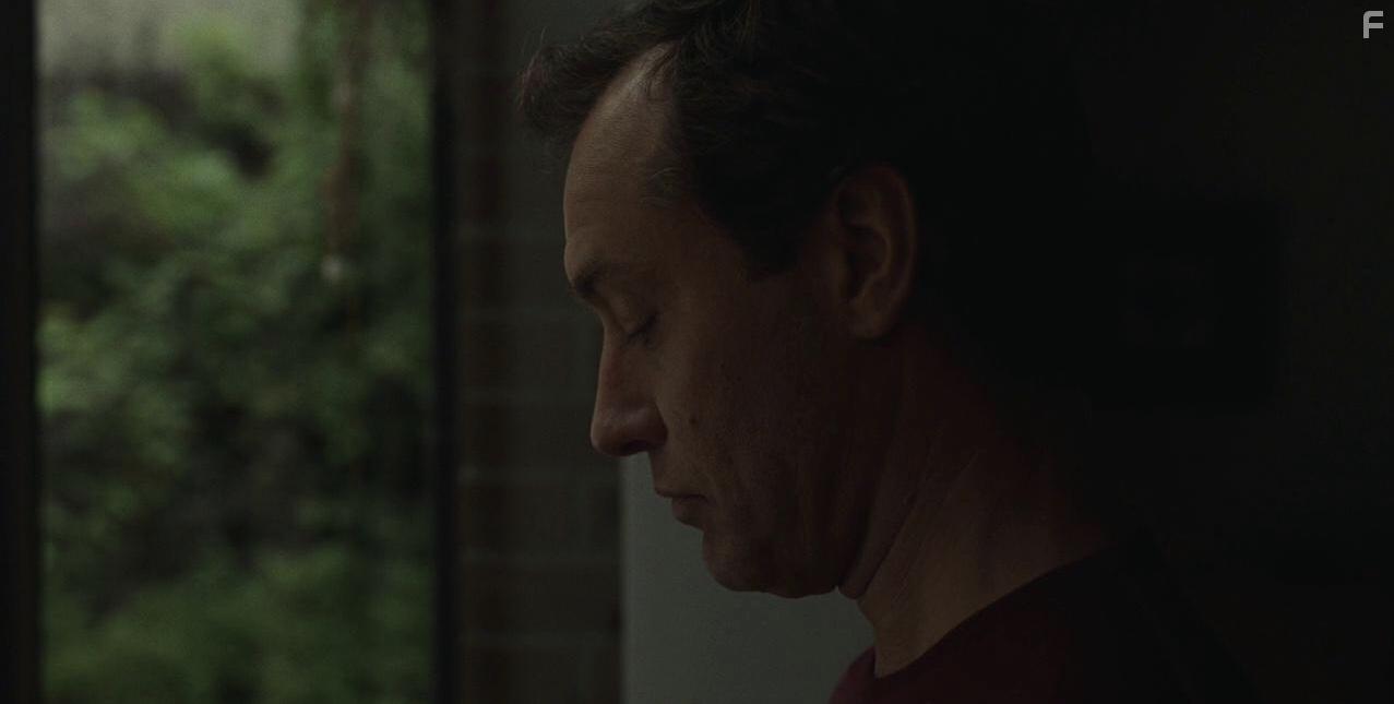 Jude Law in The Nest (2020)