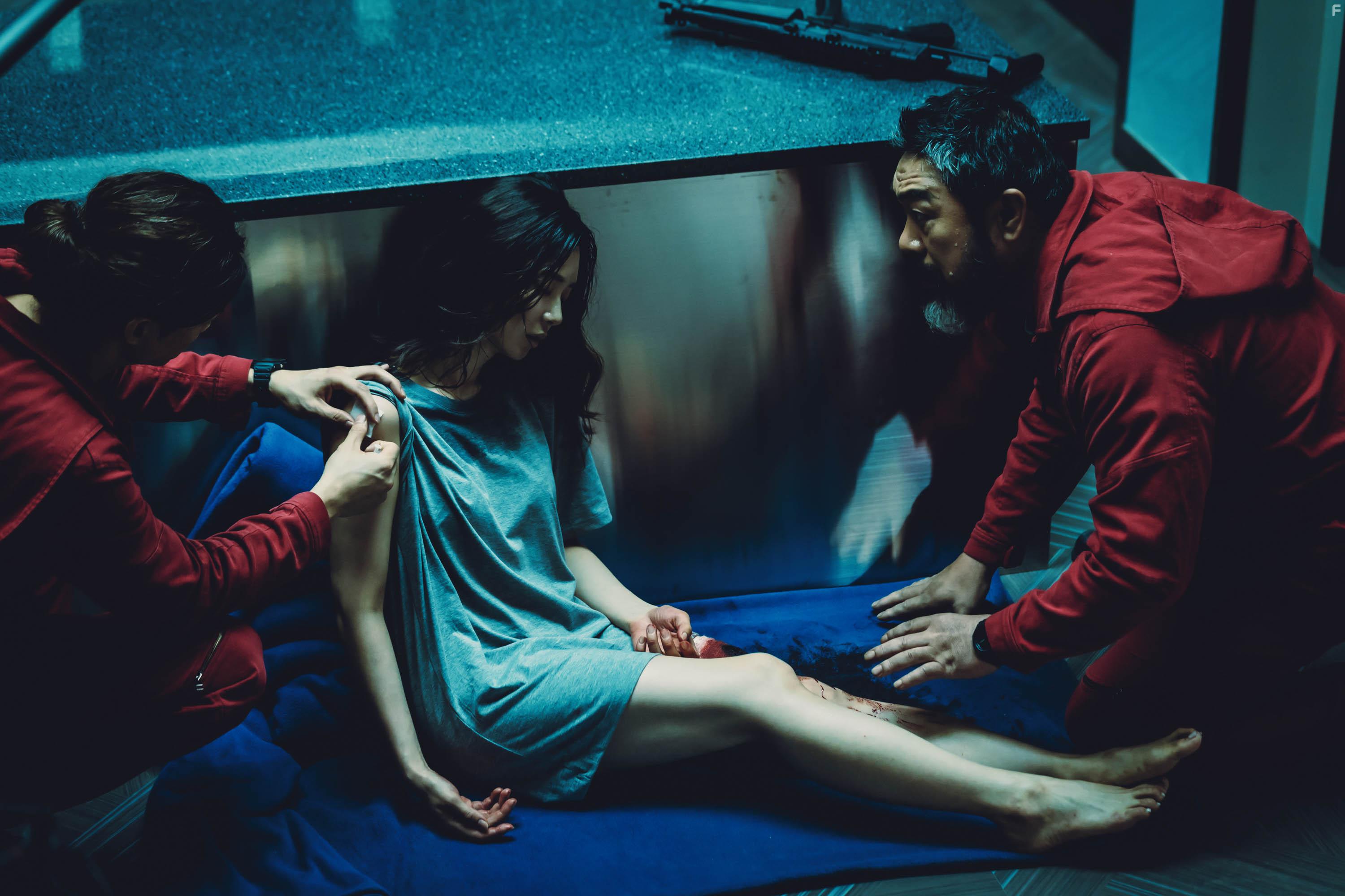 Lee Won-Jong, Lee Joobeen, Moscow, Ji Hun Kim, and Denver in La casa de papel: Korea (2022)