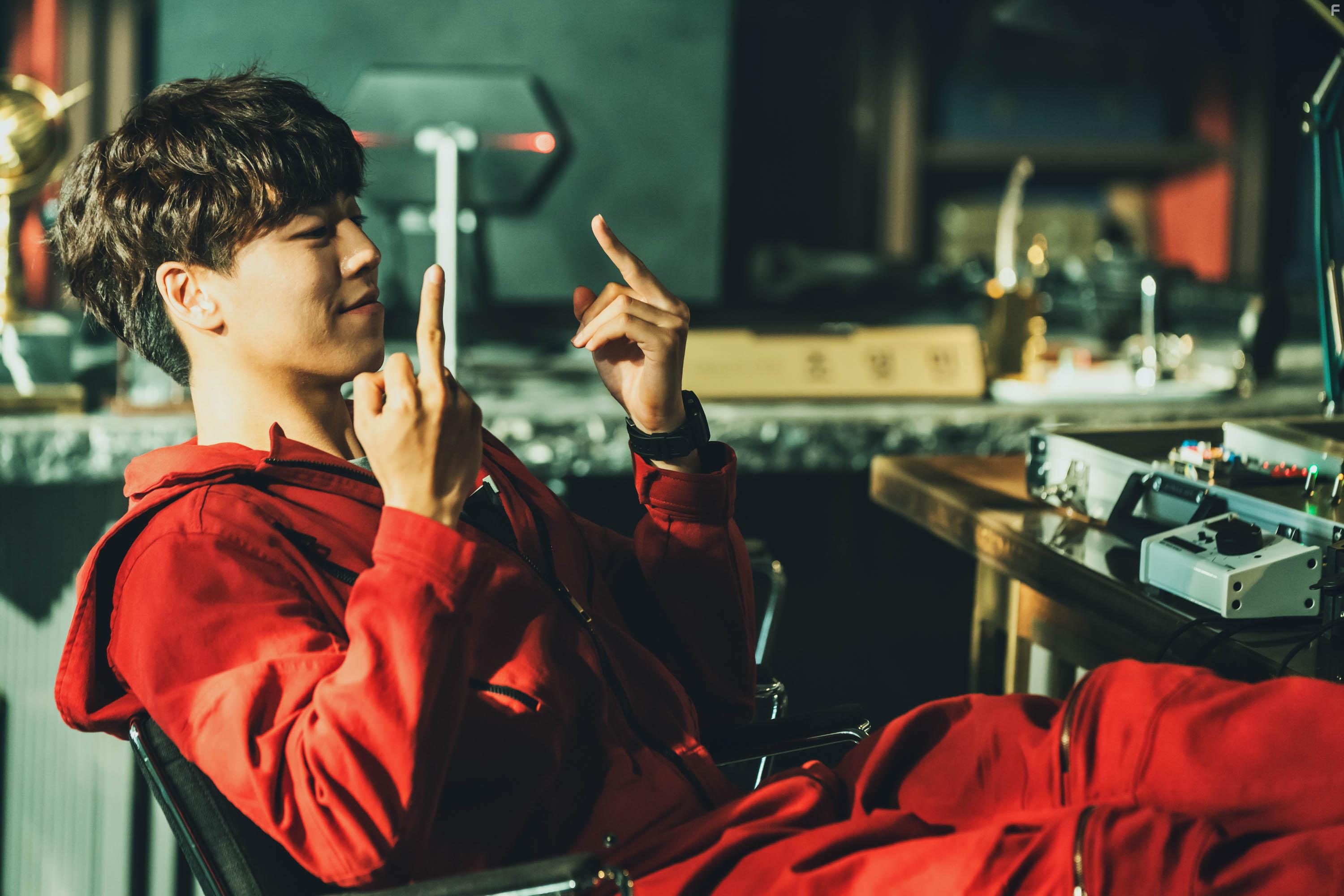 Lee Hyun-woo in La casa de papel: Korea (2022)