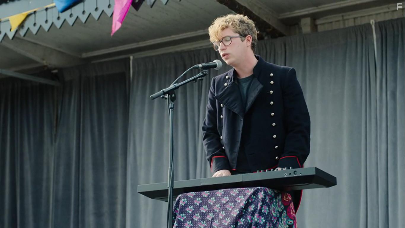 Michael Fry in Holding (2022)