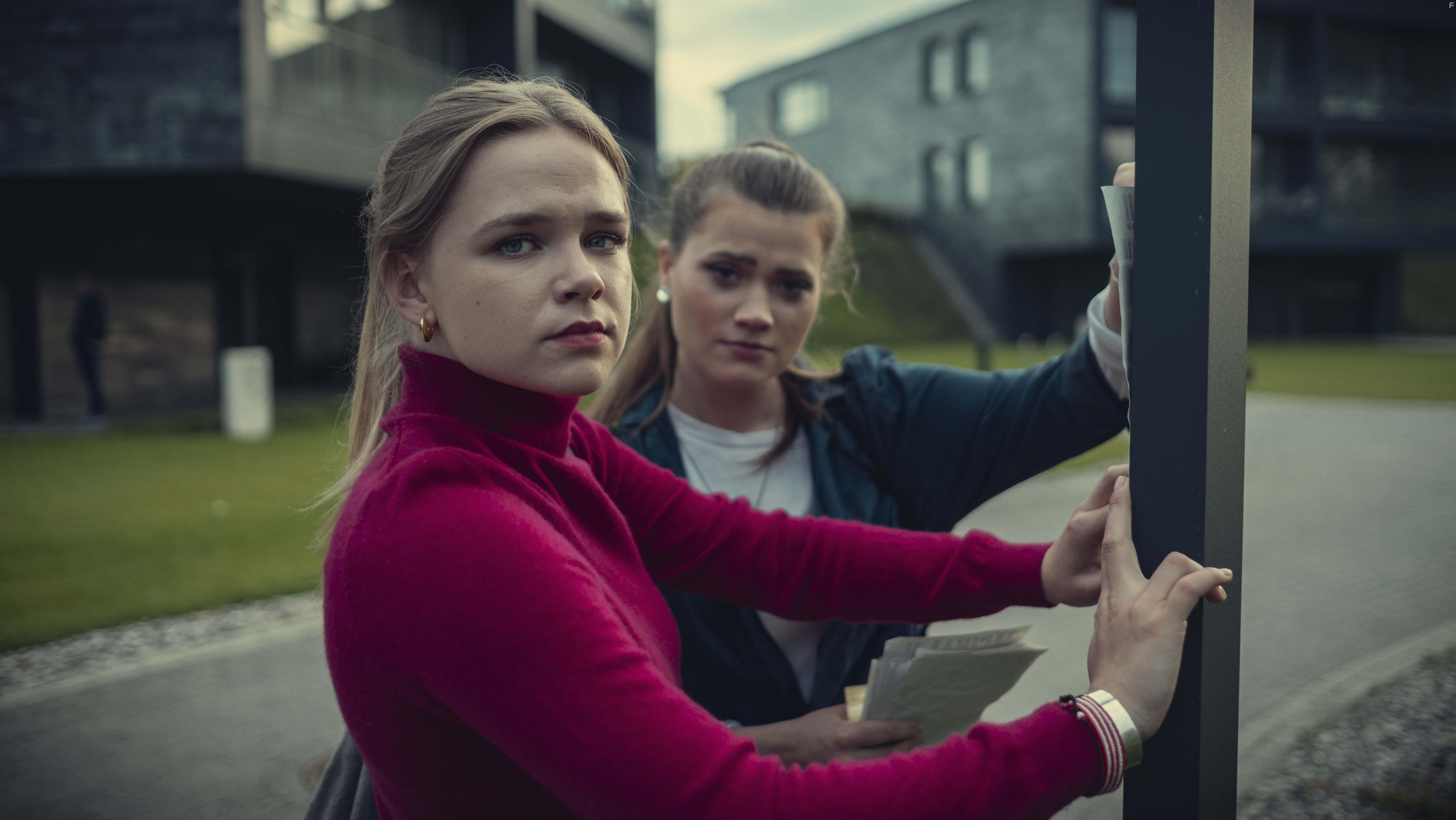 Agata Labno and Marta Pietka in Houvast (2022)