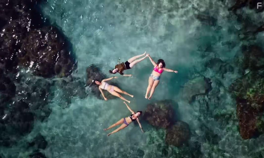 Noa Astanjelove, Alona Sa'ar, Carmel Bin, and Maya Landsman in HaMefakedet (2021)