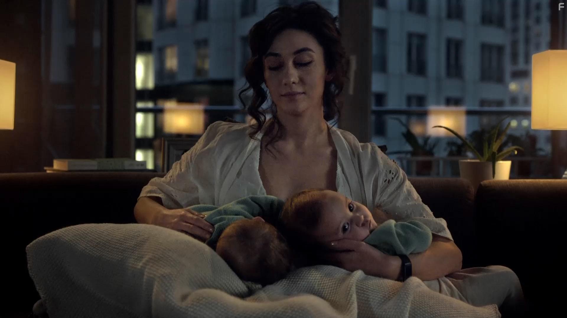 Almina Kavci, Adelya Kurtulus, and Kubra Kip in Baglilik Asli (2019)