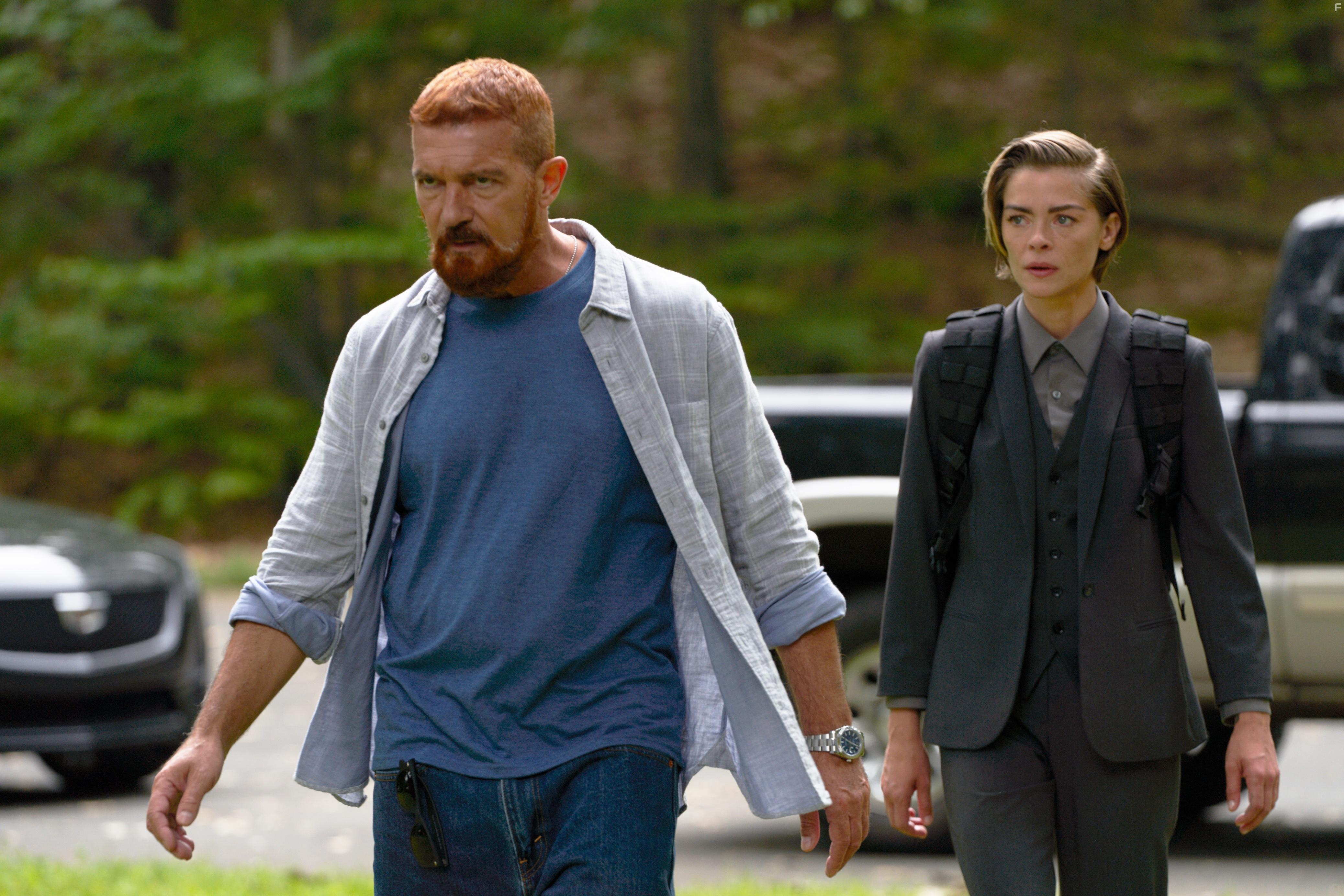 Antonio Banderas and Jaime King in Code Name Banshee (2022)