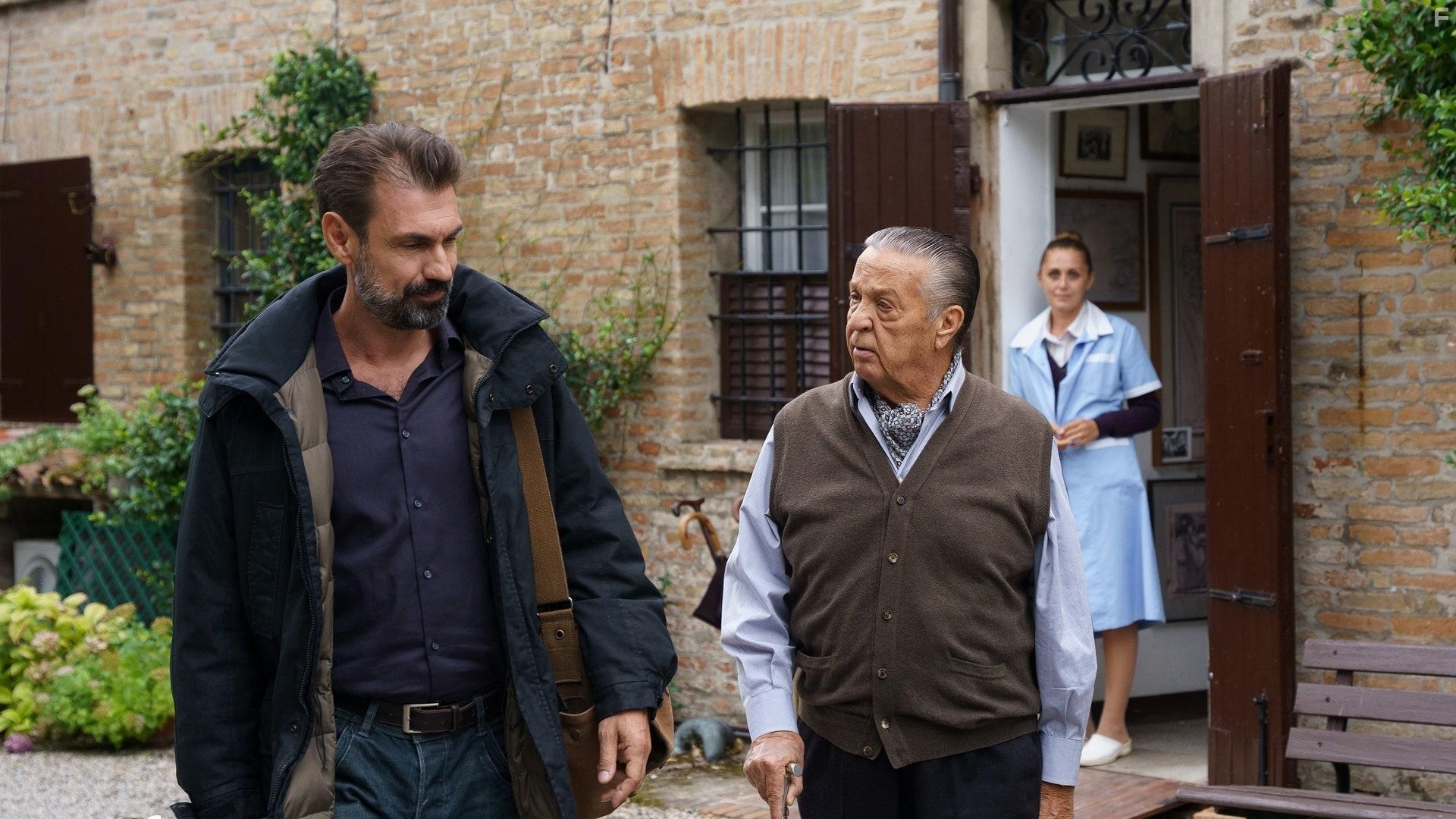 Fabrizio Gifuni and Renato Pozzetto in Lei mi parla ancora (2021)