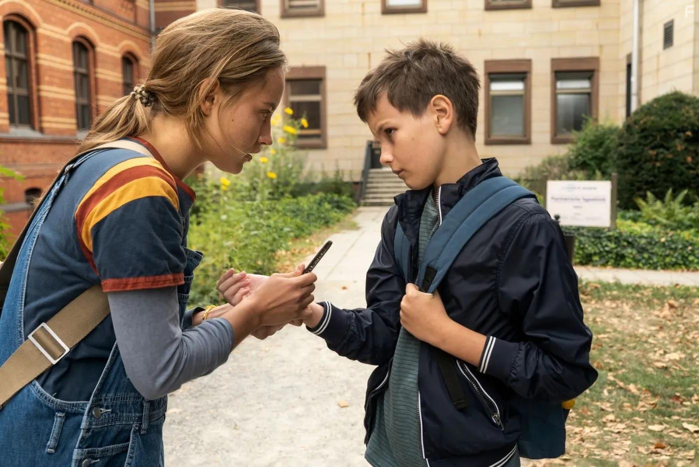 Mika Tritto and Ella Morgen in Piskopat (2021)