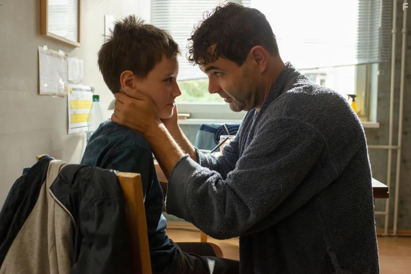 Mika Tritto and Andreas Dhler in Piskopat (2021)