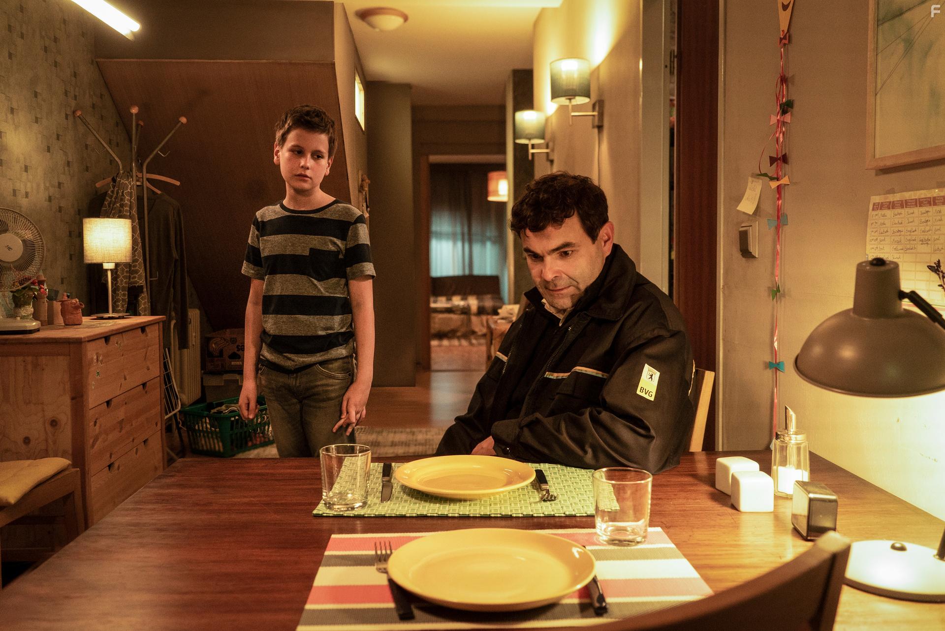 Mika Tritto and Andreas Dhler in Piskopat (2021)