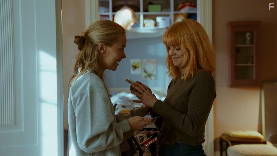 Safina Coster-Waldau and Zoe Bryan Hertz in Salsa (2022)