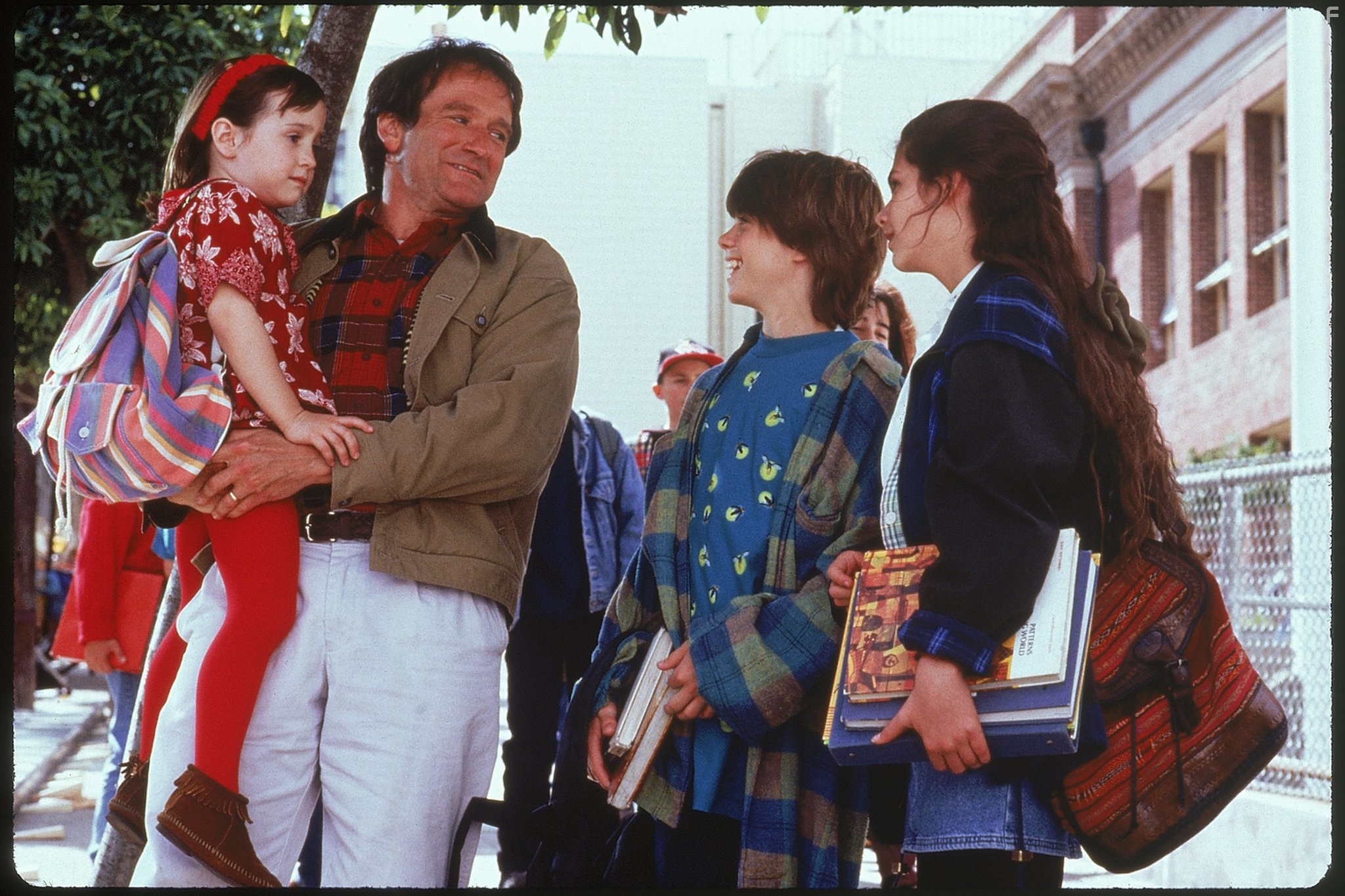 Robin Williams, Lisa Jakub, Matthew Lawrence, and Mara Wilson in Миссис Даутфайр (1993)
