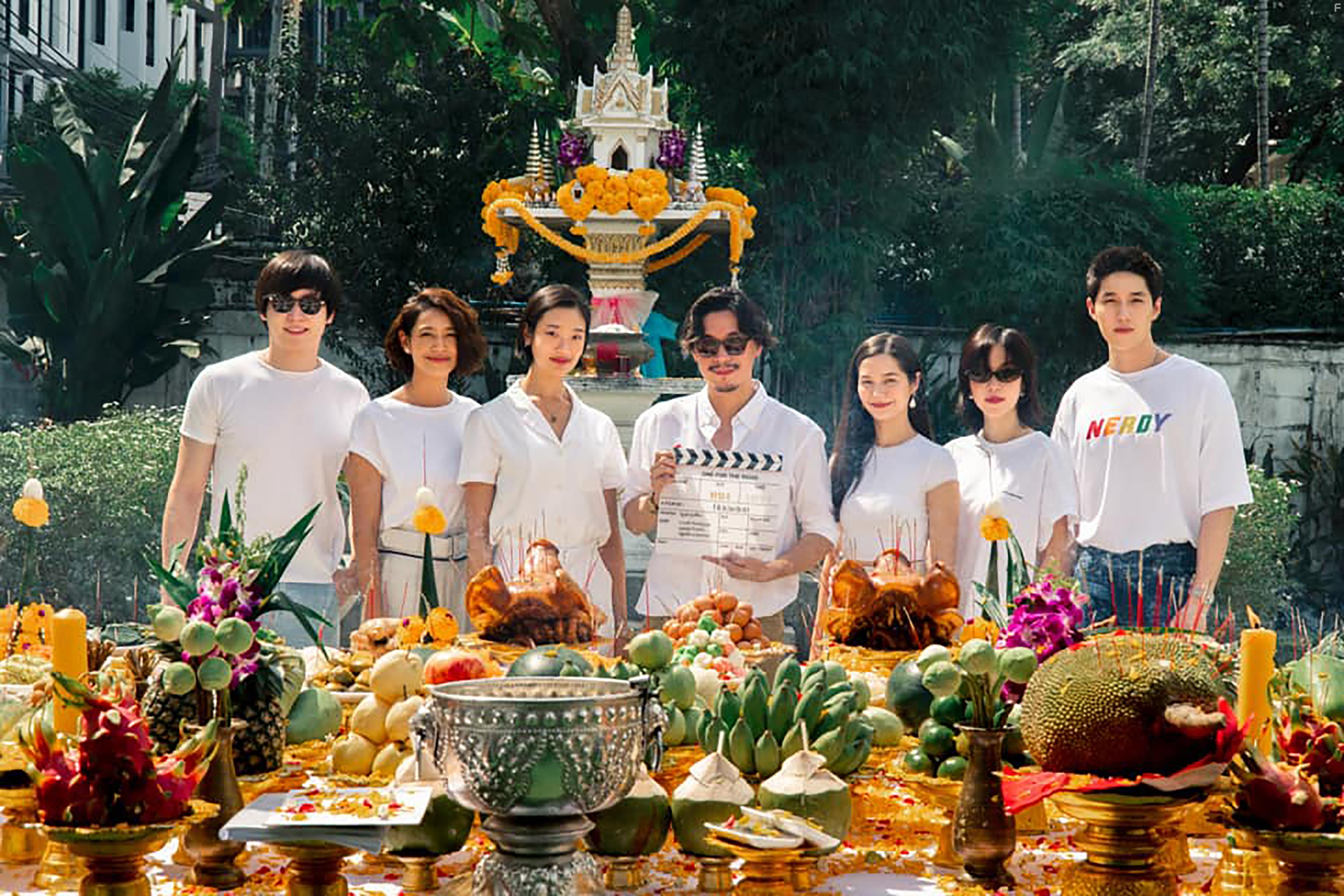 Ploi Horwang, Siraphan Wattanajinda, Baz Poonpiriya, Thanapob Leeratanakachorn, Violette Wautier, Chutimon Chuengcharoensukying, and Ice Natara in One for the Road (2021)