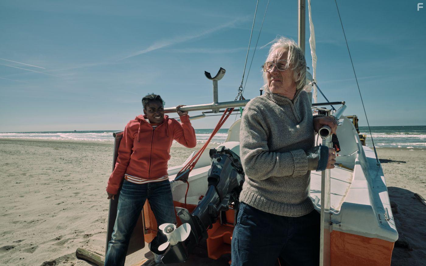 Freek de Jonge and Quiah Shilue in De Vogelwachter (2020)