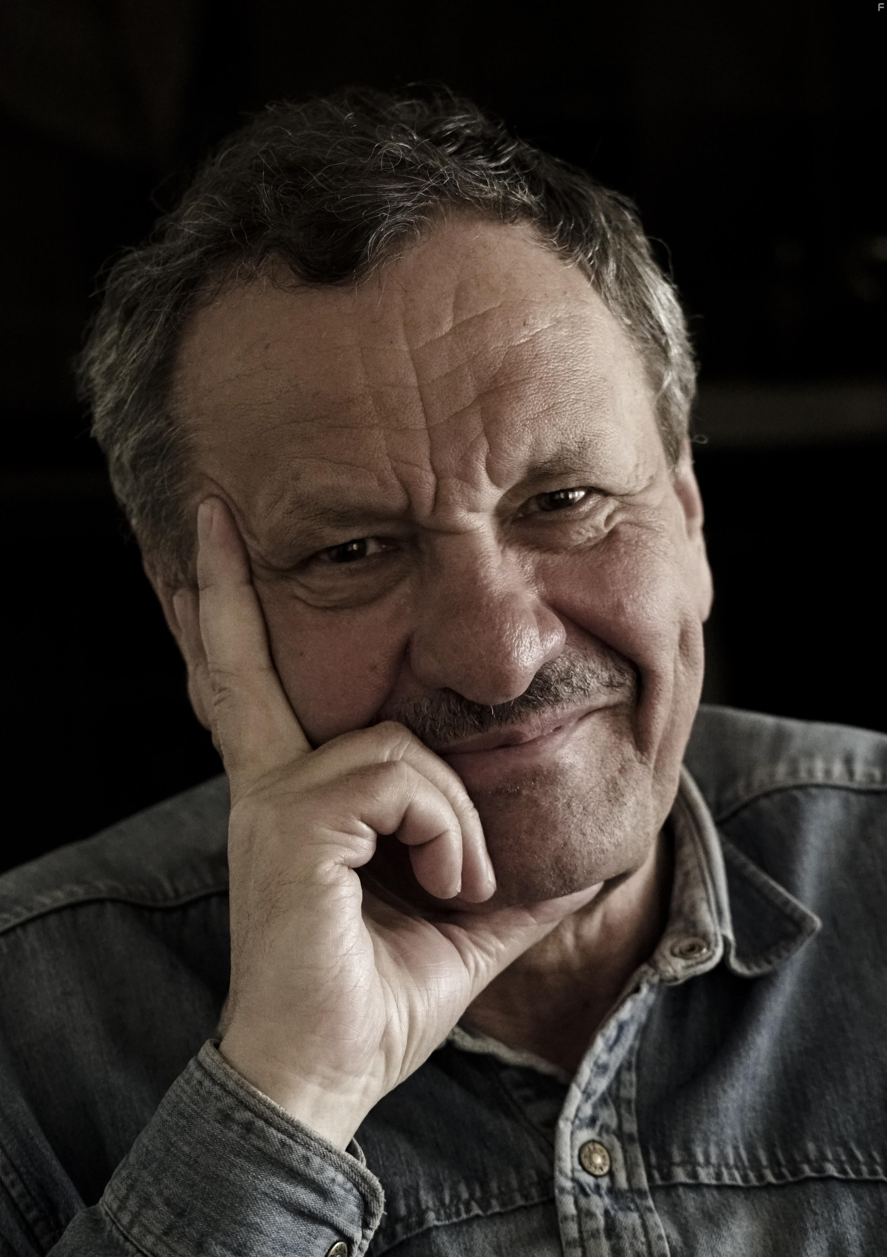 Miroslav Krobot in Muz se zajecima usima (2020)