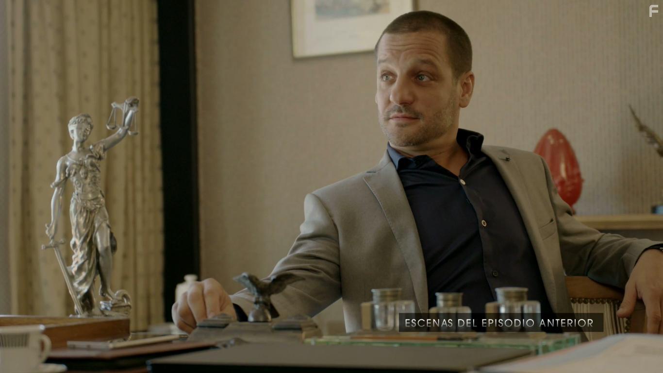 Rodrigo de la Serna in El Lobista (2018)