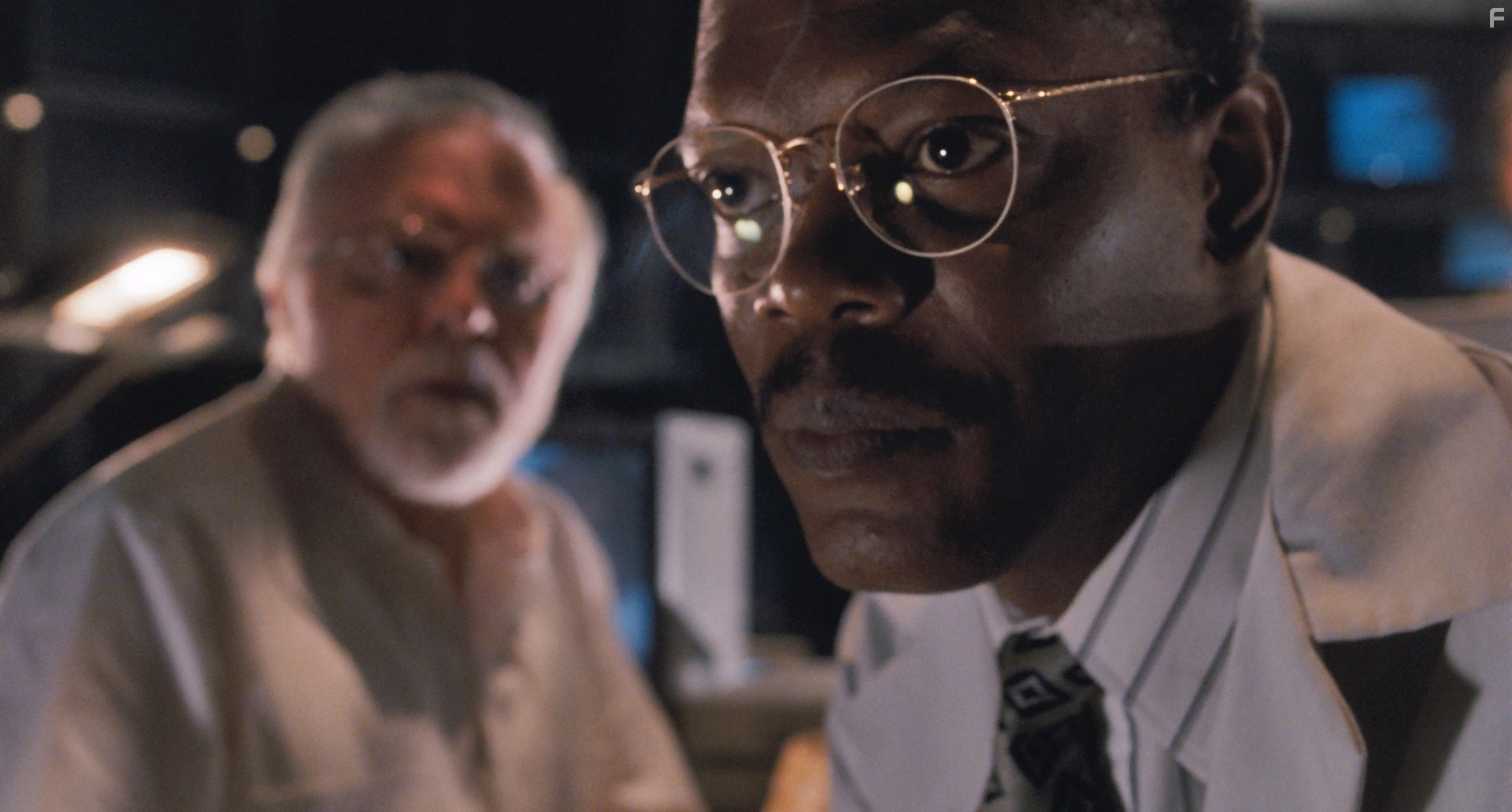 Samuel L. Jackson and Richard Attenborough in Парк юрского периода (1993)