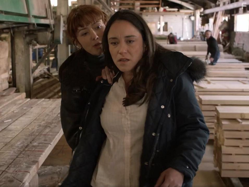 Blandine Bellavoir and Coline D'Inca in Les bois maudits (2021)