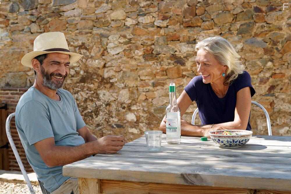 Amr Waked and Tullan Holmqvist in Under Spanish Skies (2022)