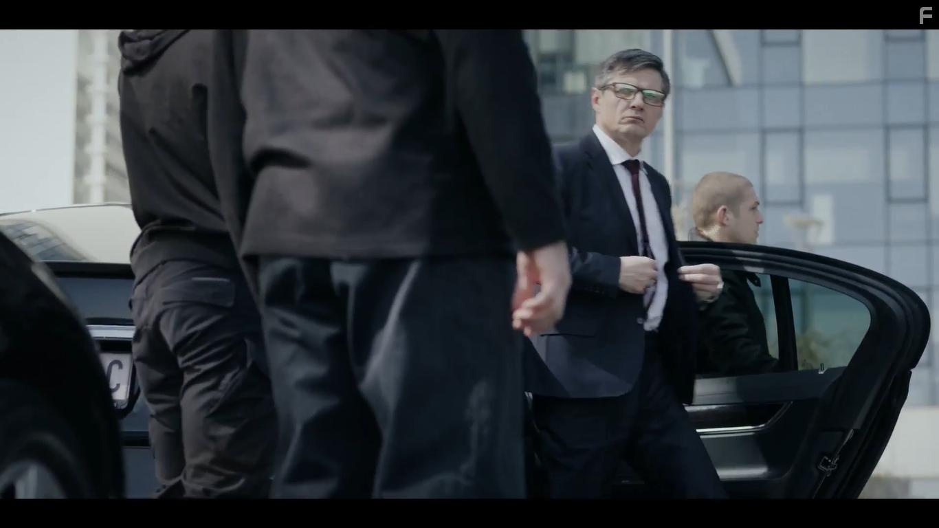 Drzavni sluzbenik (2019)