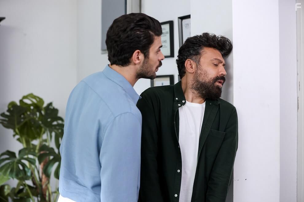 Halit zgr Sari and Blent Emrah Parlak in Gizli Sakli (2022)