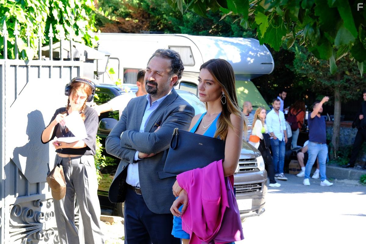Mehmet Bilge Aslan and Hazal Benli in Seversin (2022)
