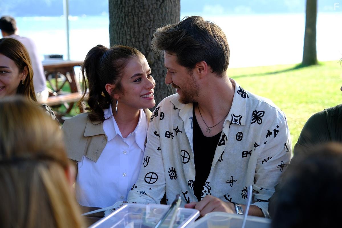 Burak Yrk and Ilayda Alisan in Seversin (2022)