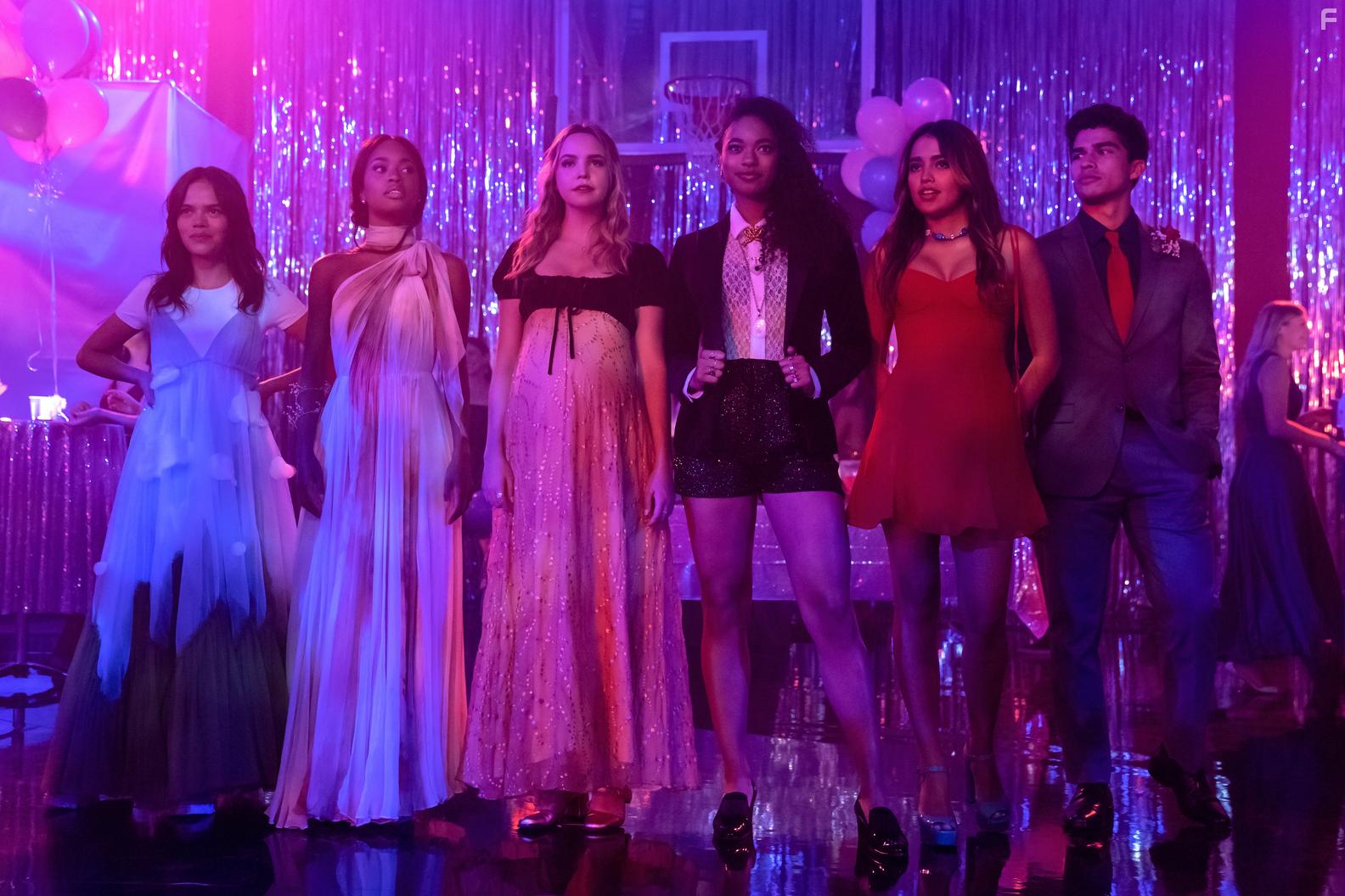 Bailee Madison, Chandler Kinney, Malia Pyles, Alex Aiono, Maia Reficco, and Zaria in Pretty Little Liars: Original Sin (2022)