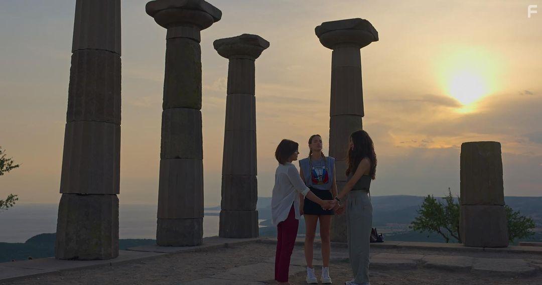 Boncuk Yilmaz, Tuba Bykstn, and Seda Bakan in Another Self (2022)